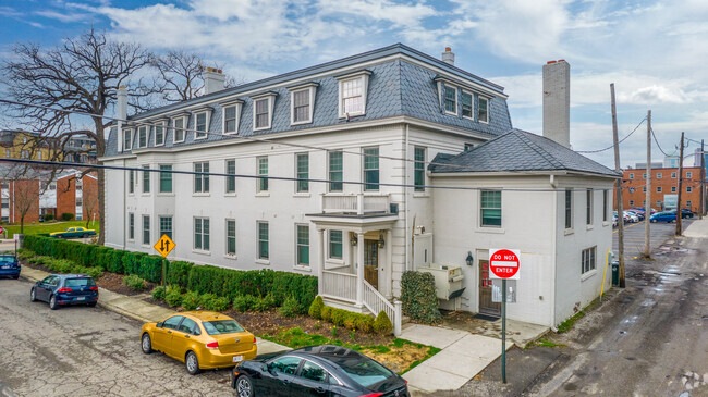 Building Photo - 738 Bryden Rd