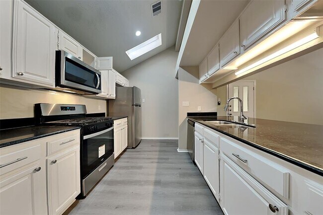 Foto del edificio - 12907 Stancliff Oaks St