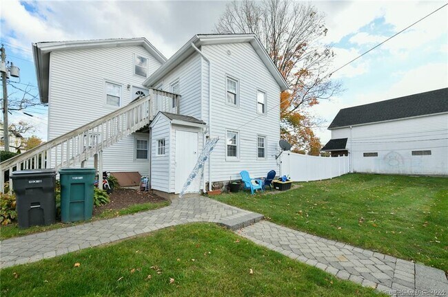 Building Photo - 217 Maple Ave