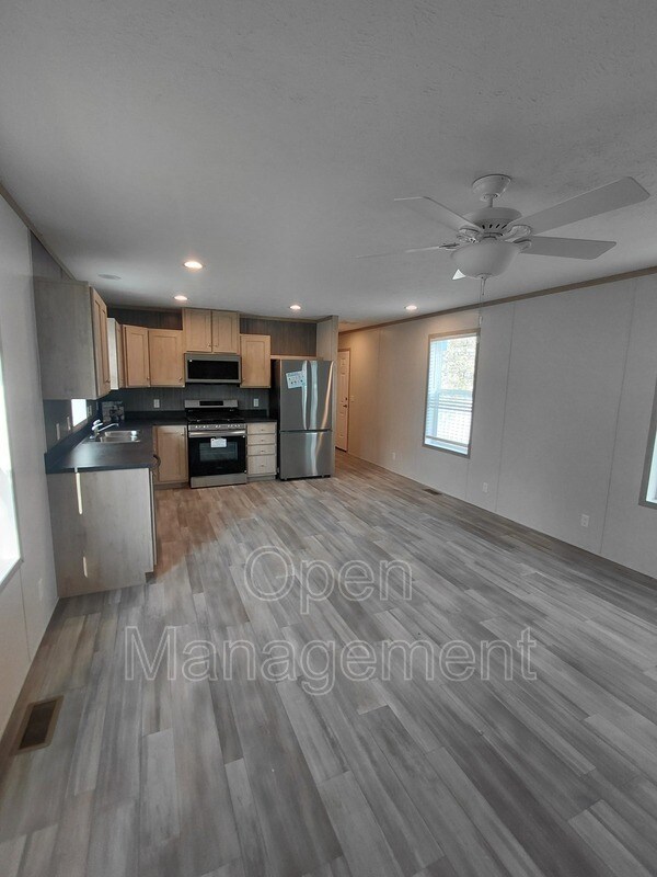 Building Photo - 301 Mantle Ave