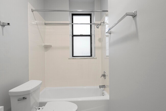 Foto del edificio - 3330 N Lake Shore Dr