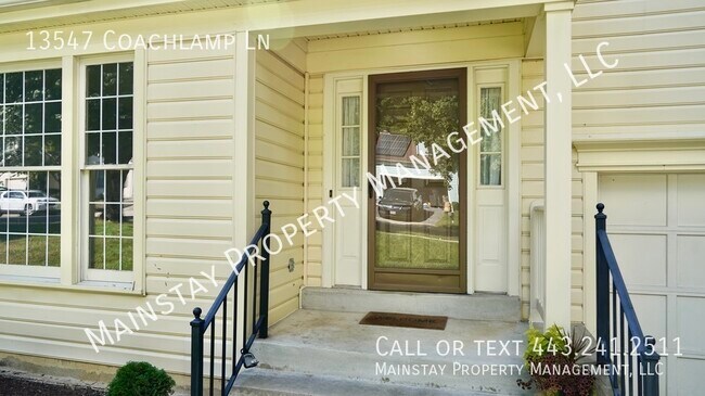 Building Photo - Updated 4 Bed, 2.5 Bath In Quiet Silver Sp...
