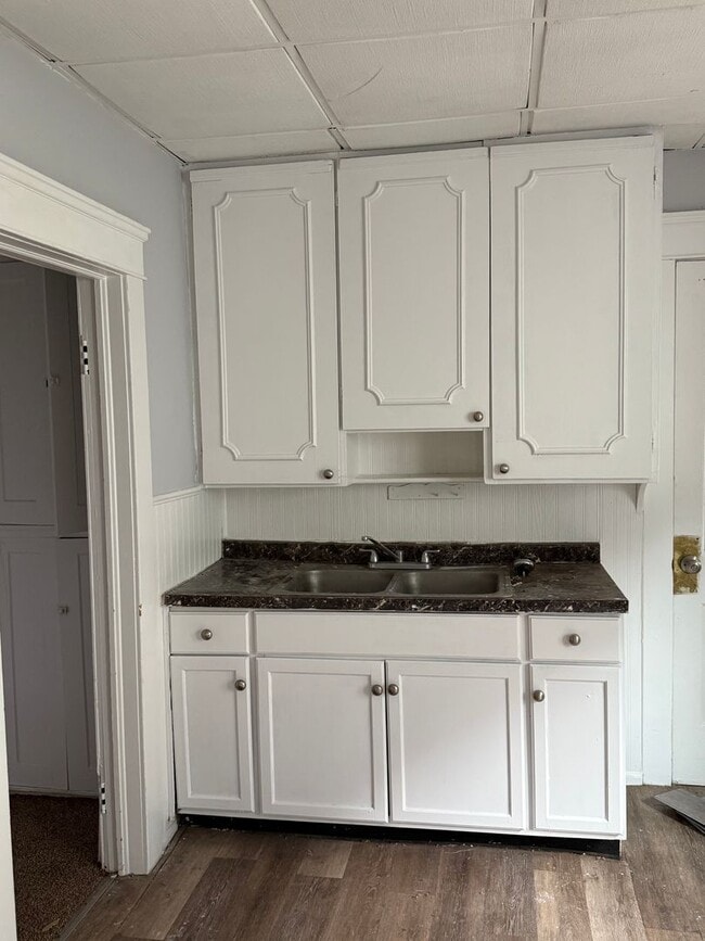 Building Photo - 3bd Single Broadway/Harvard Vouchers Only