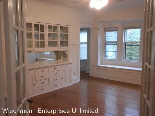 Interior Photo - Shamrock North