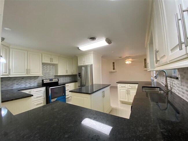 Foto del edificio - 4318 Breakwood Dr