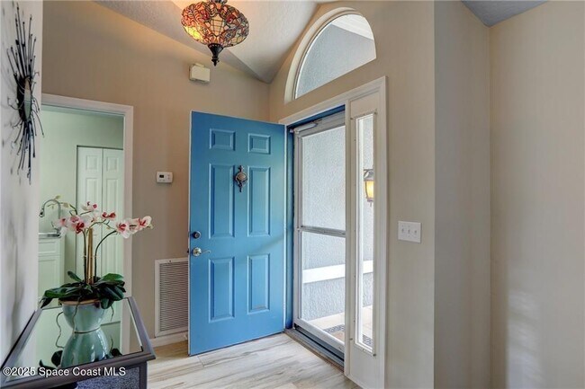 Foto del edificio - 562 Rolling Hill Dr