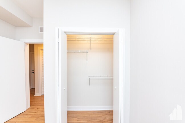 Foto del edificio - 665 W Wrightwood Ave