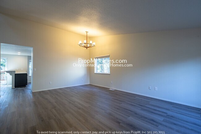 Foto del edificio - Awesome Four Bedroom Home In NE Hillsboro!...