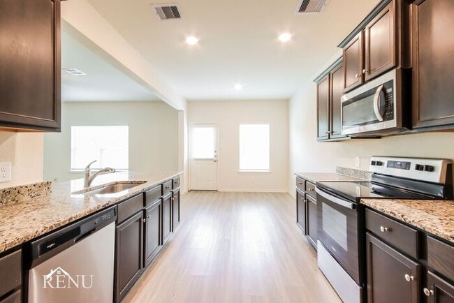 Building Photo - 25521 Rose Creek Dr