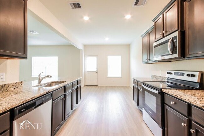 Foto del edificio - 25521 Rose Creek Dr