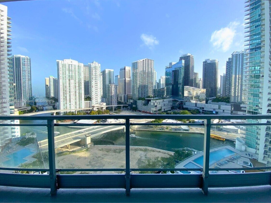 Foto principal - 90 SW 3rd St