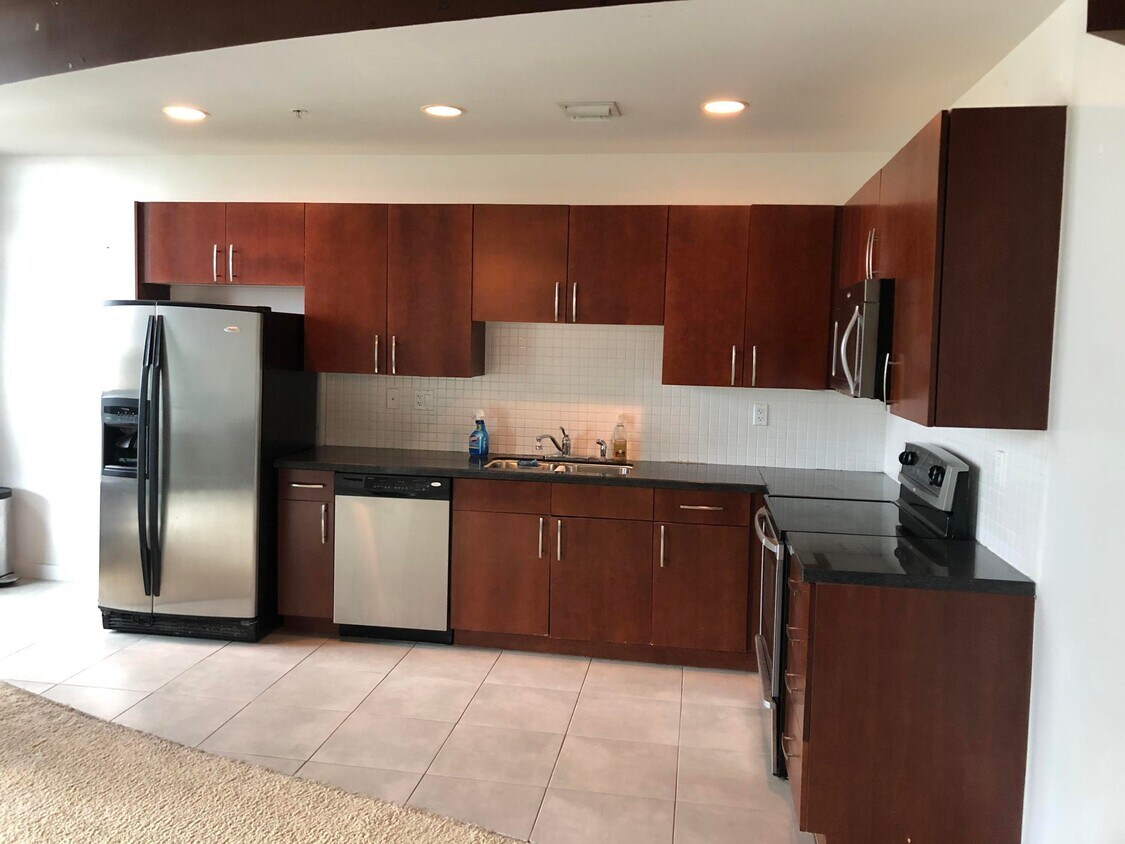Foto principal - 300 S Australian Ave