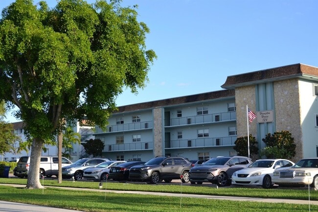 Foto del edificio - 124 Shore Ct