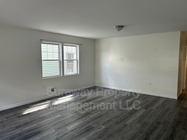 Building Photo - 736 E 28th St