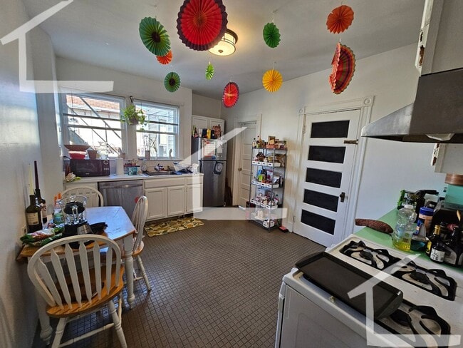 Photo - Nice 3 bed in Allston...... House