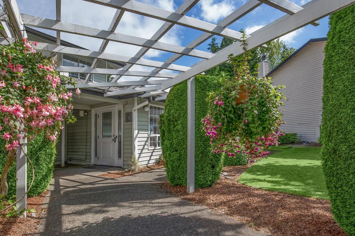 Primary Photo - Fountain Lake Townhomes