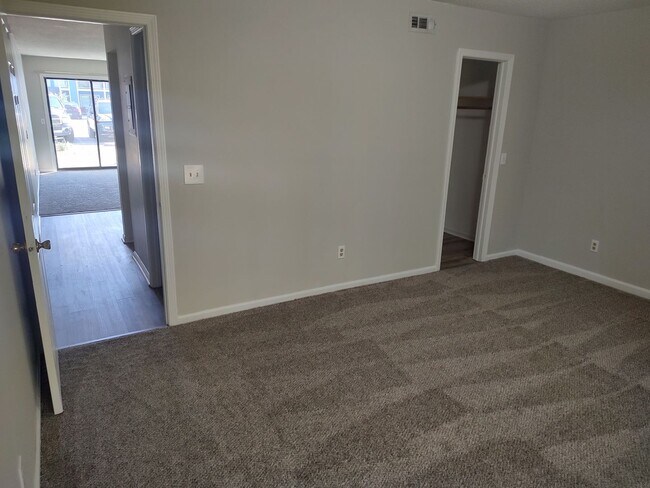 Foto del edificio - NEWLY RENOVATED 1 bed/1 bath MURRELLS INLE...