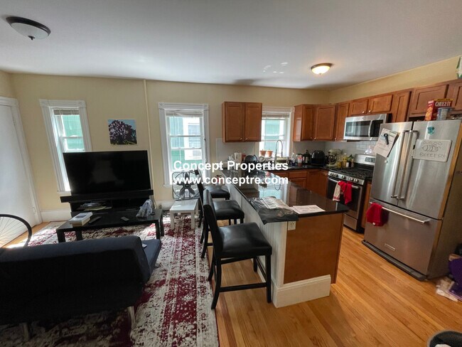 Building Photo - 44 Gorham St