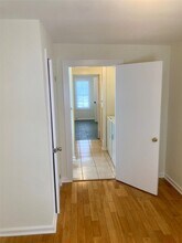 Building Photo - 817 10th St