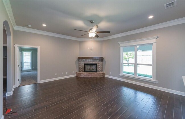 Building Photo - Close to Barksdale Air Force Base...