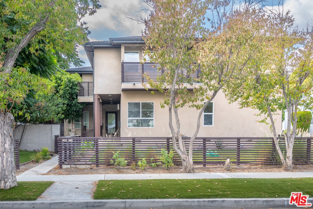 Foto principal - 627 N Niagara St