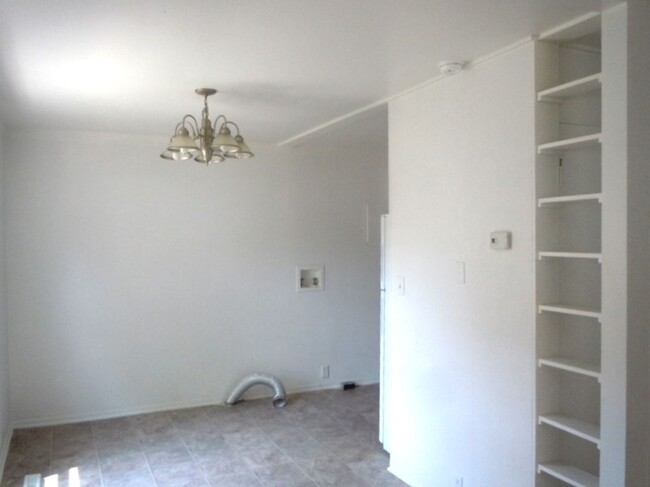 Foto del edificio - 101 &amp; 103 N. Hickory St.