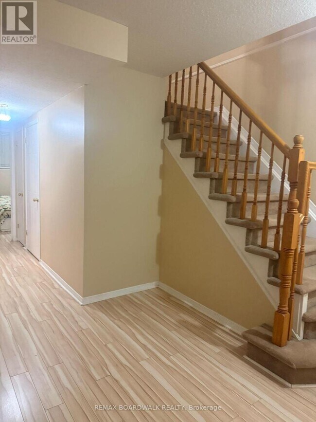 Building Photo - 6 Briston Private