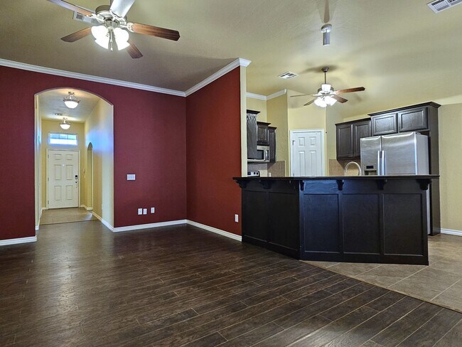 Foto del edificio - Welcome to this charming 3-bedroom, 2-bath...