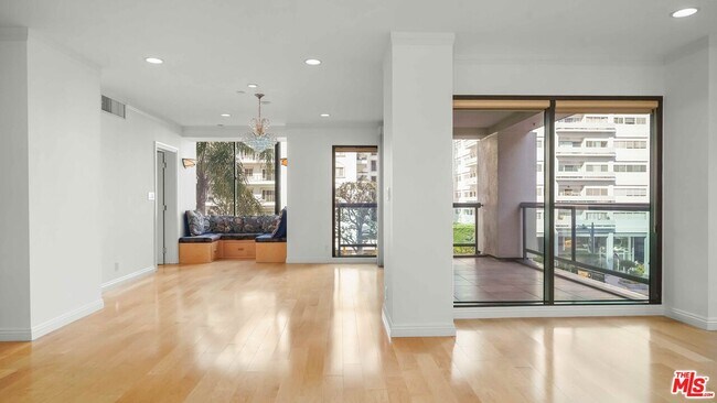 Foto del edificio - 10724 Wilshire Blvd