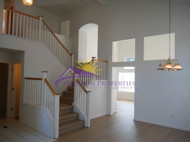Building Photo - Two Story 4 Bed 3 Bath 1,863sqft Elk Grove Home in Laguna Park