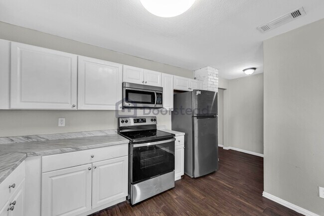 Foto del edificio - 2735 Purington Ave