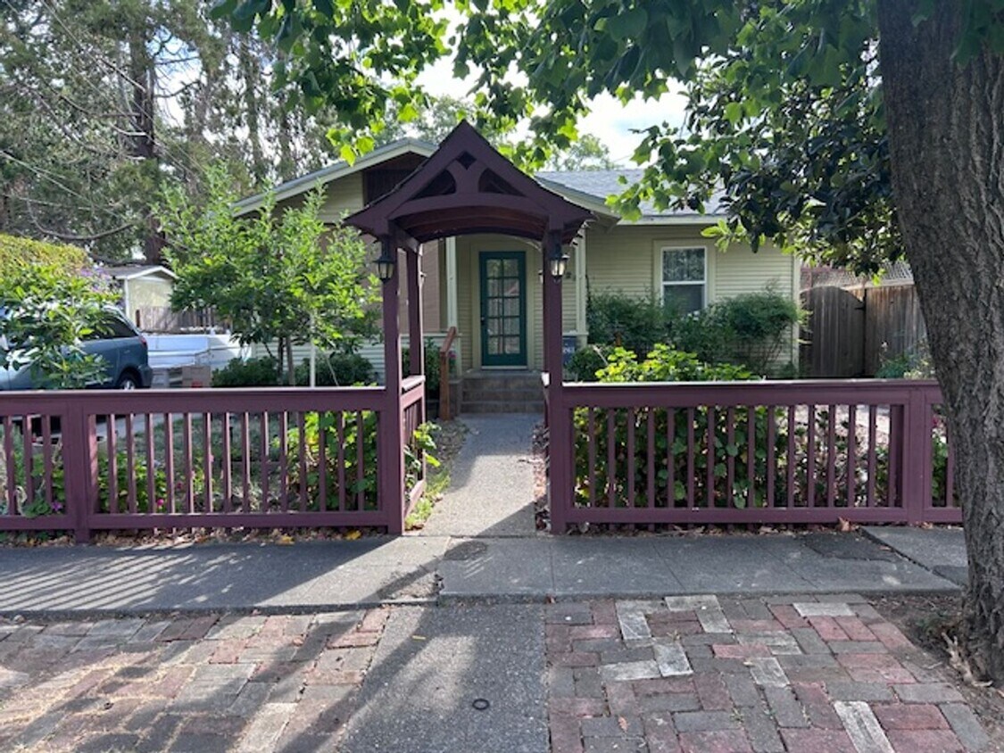 Primary Photo - 3 Bedroom 2 Bath - Close to SRJC ~Availble...