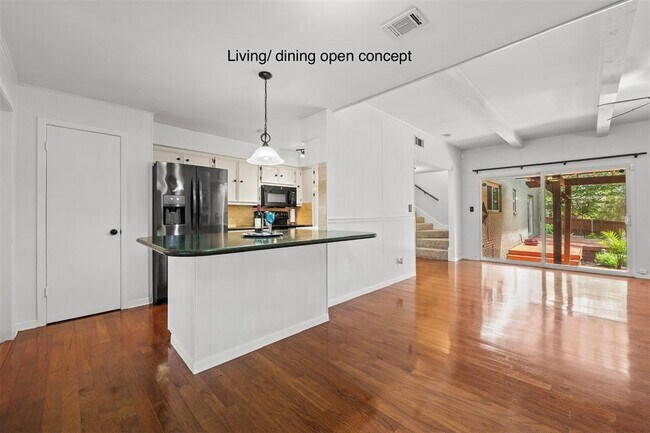 Foto del edificio - 9411 Cedar Crest Dr