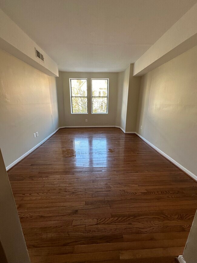 Foto del edificio - 1420 Chapin St NW