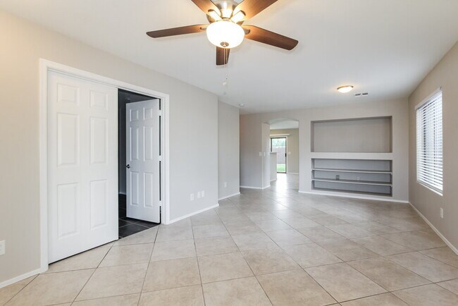 Foto del edificio - 9561 N 85th Dr