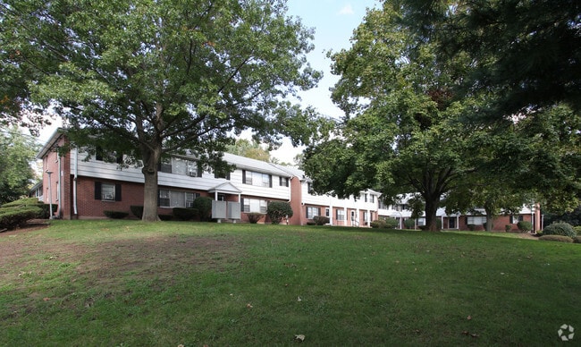 Primary Photo - Cooper Hill Apartments