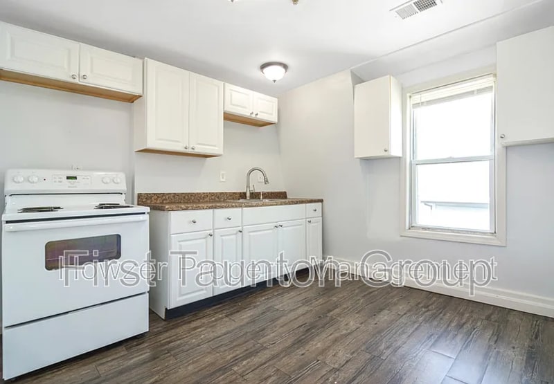 Photo - 458 Weir Street