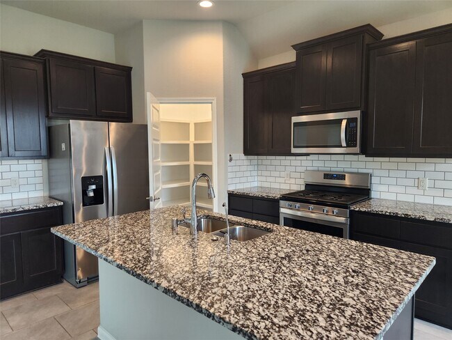 Building Photo - 8519 Golden Field Dr