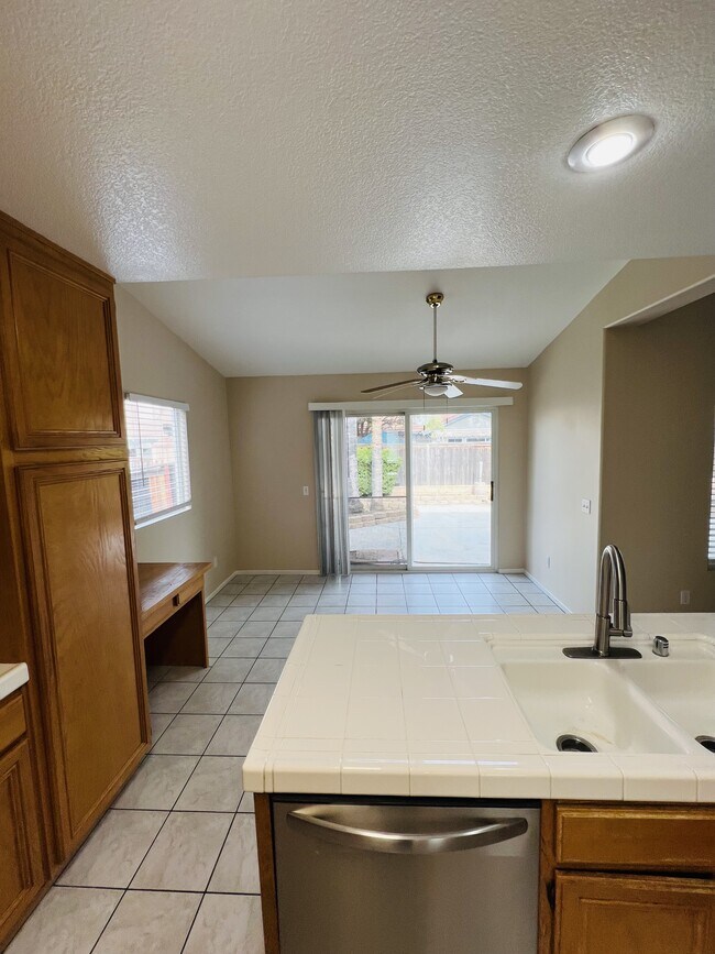 Building Photo - 31182 Amsterdam Rd