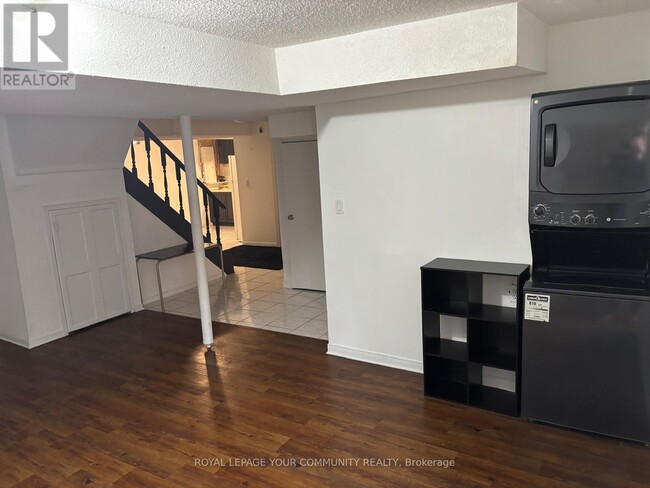 Building Photo - 166 Knightswood Ave