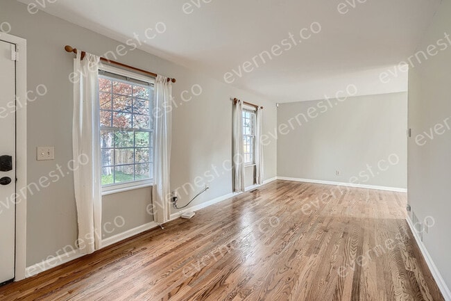 Building Photo - 10427 Holland Pl