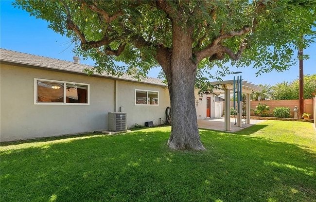 Building Photo - 2205 E Quincy Ave