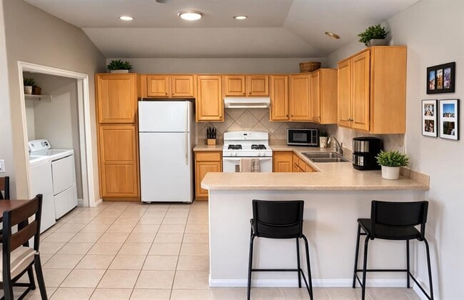 Foto del edificio - 106 Franklin Blvd