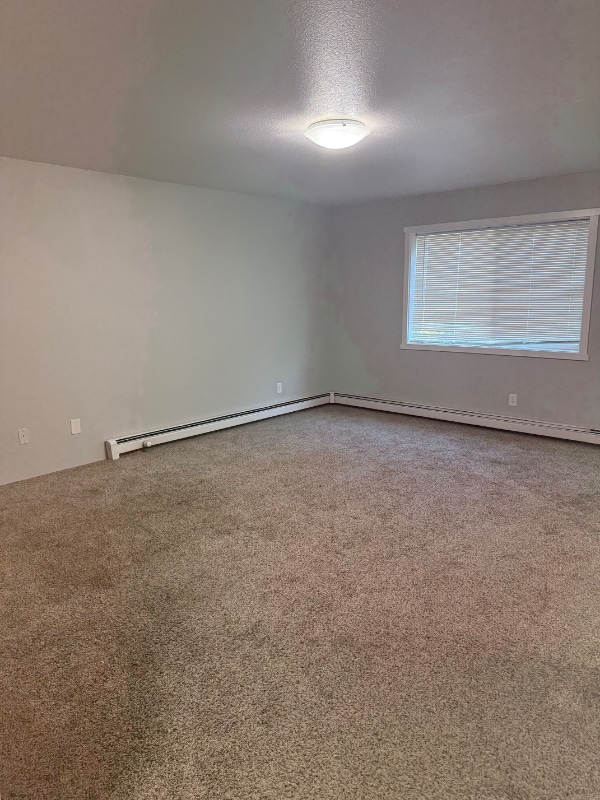 Building Photo - 551 N Robin Cir