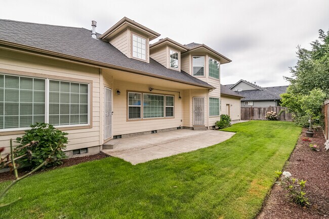 Foto del edificio - Beautiful 4-Bedroom, 3-Bath Home With Central Heat & A/C!