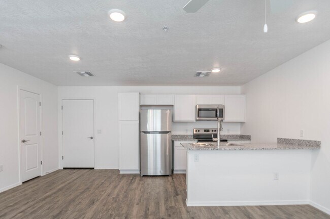 Foto del edificio - Grand Opening Special! $999 BASE RENT! Gor...