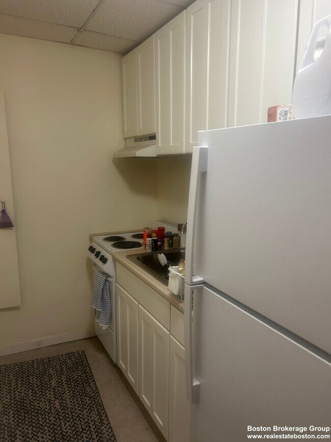 Building Photo - 857 Beacon St