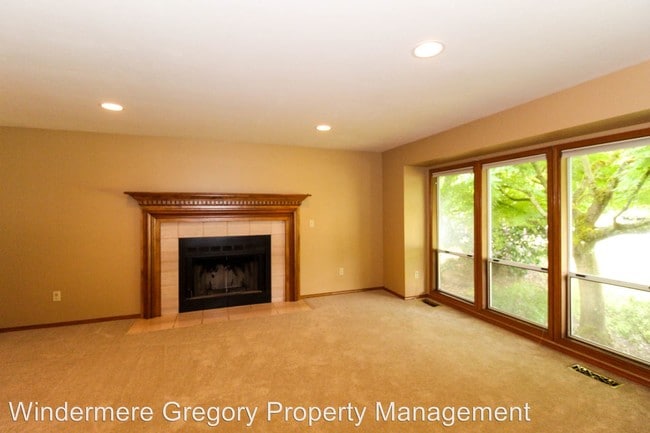 Building Photo - 4 br, 2.5 bath House - 6814 142nd Ct NE