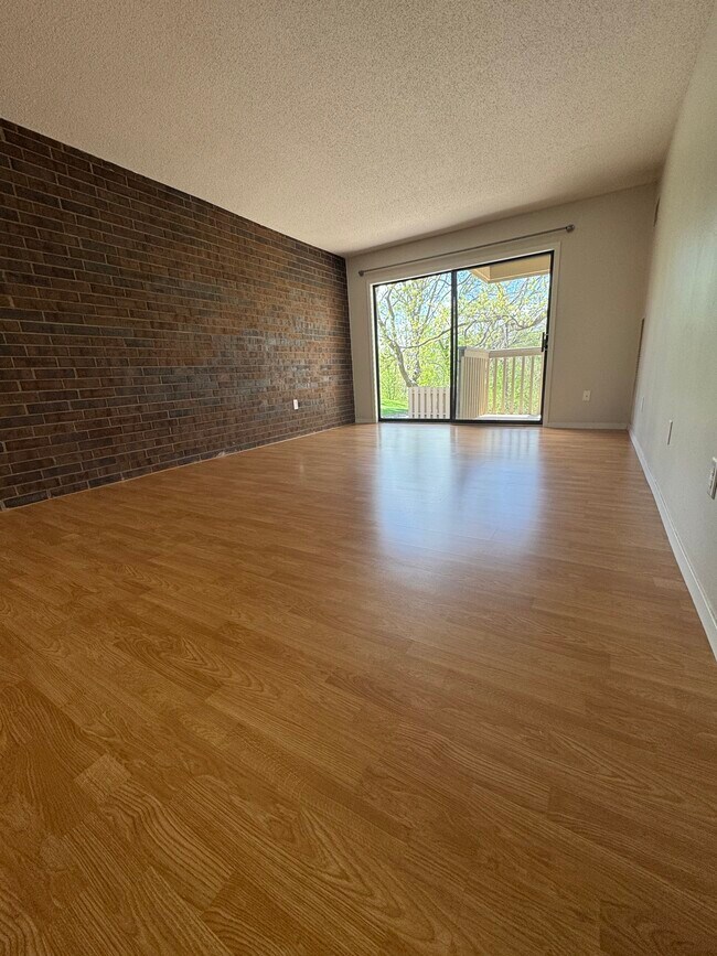 Foto del edificio - 9400 Old Cedar Ave S
