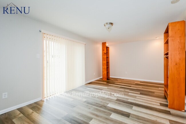 Foto del edificio - 1125 Florland Dr